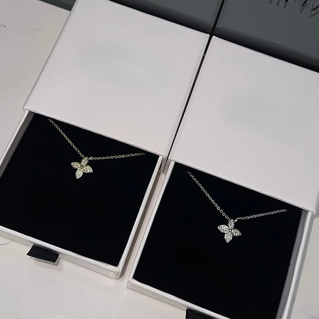 Lilly Star Necklace Gold